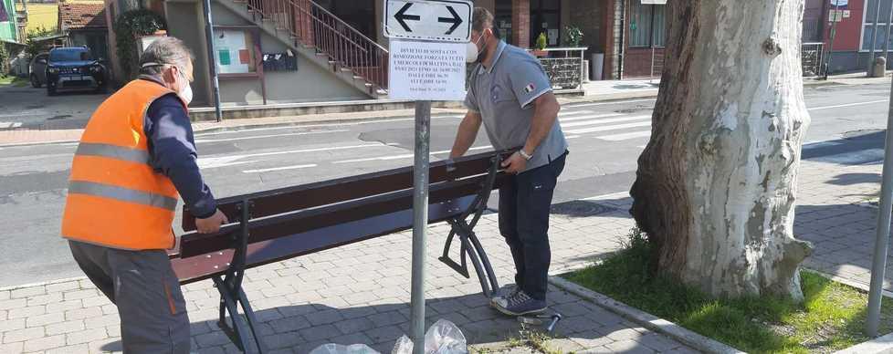 Dopo Monsummano via anche le panchine della piazza di Pieve 
