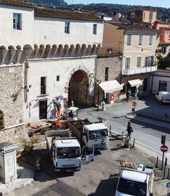 Piazza Carducci, minuti di caos per il cantiere