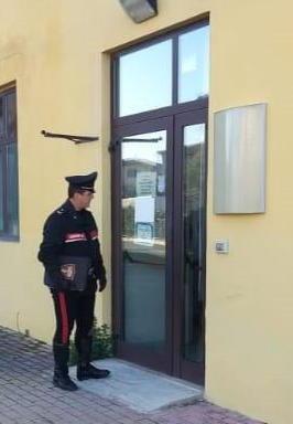 Nascosto in bagno per rubare all’Asl Denunciato 39enne