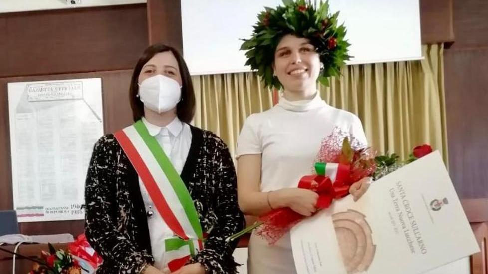 Si laurea nella sala consiliare