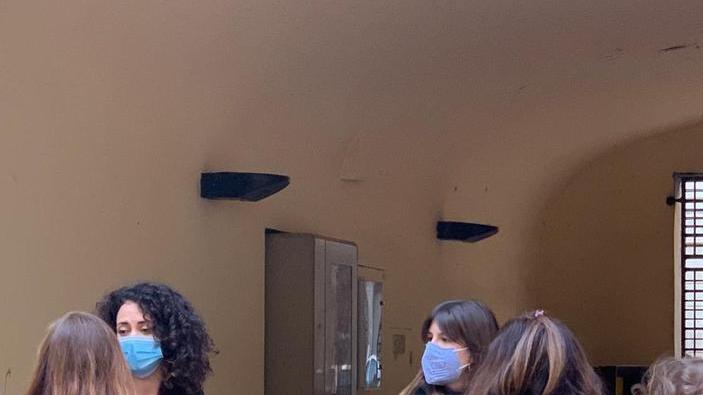 La protesta delle mamme «Stop che ci complica la vita»