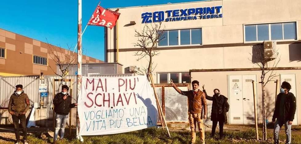 Gli operai Texprint «Noi senza lavoro, colpa del Si Cobas» 