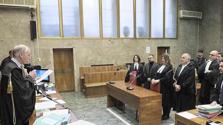 Figlia disabile venduta per soldi e regali