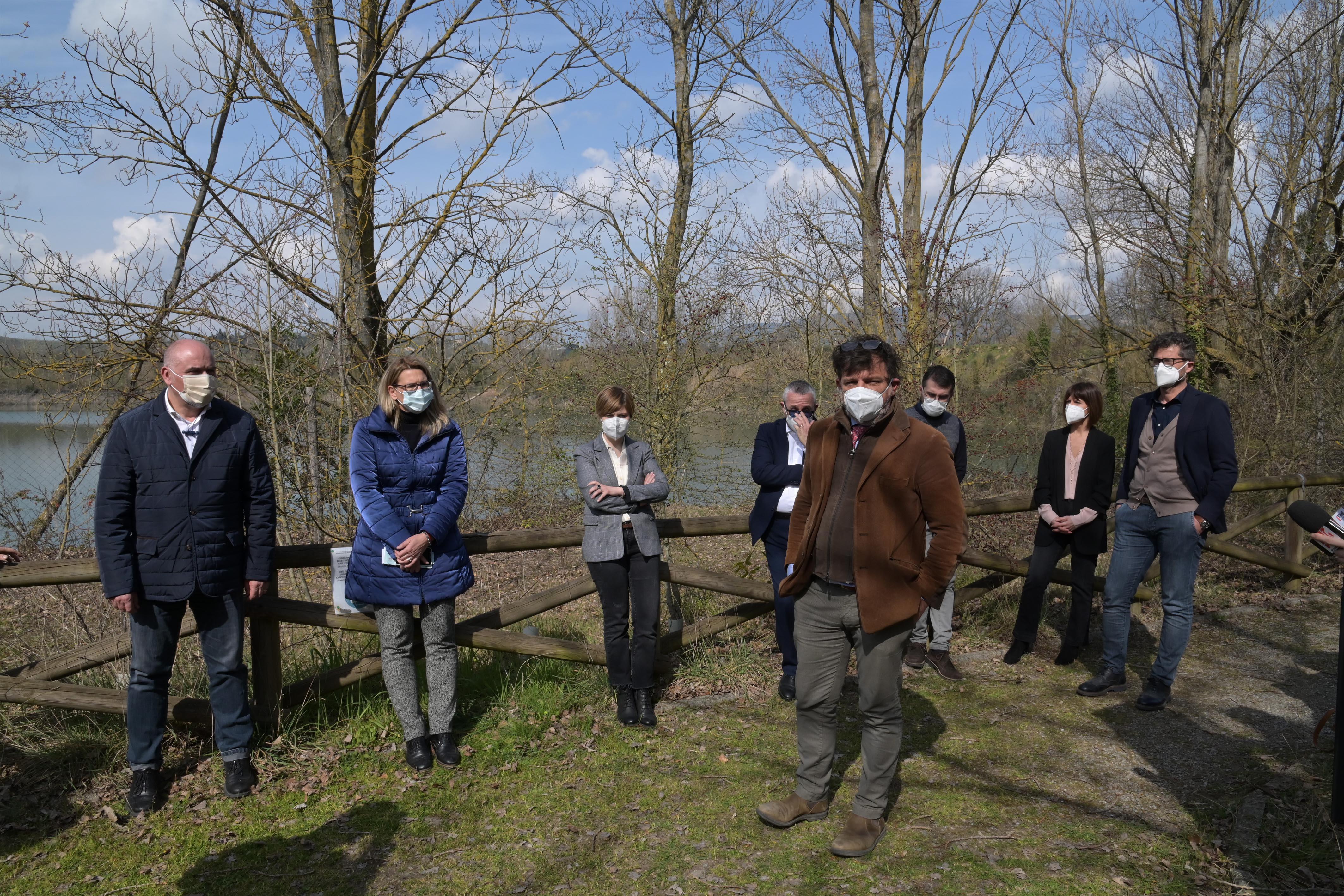 L'incontro all'Oasi naturalistica di Arnovecchio fra i rappresentanti di cinque comuni del progetto "Due rive per un piano"