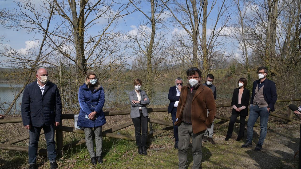 L'incontro all'Oasi naturalistica di Arnovecchio fra i rappresentanti di cinque comuni del progetto "Due rive per un piano"
