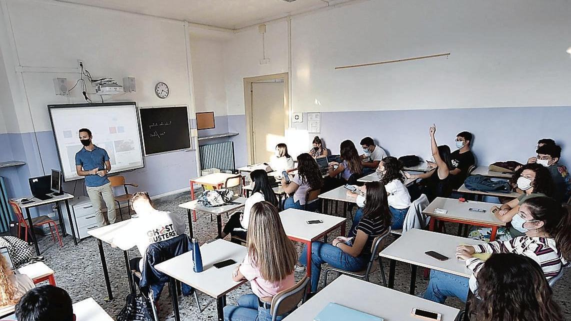 In pensione in 160 tra docenti e custodi: ecco i posti che si liberano nelle scuole lucchesi
