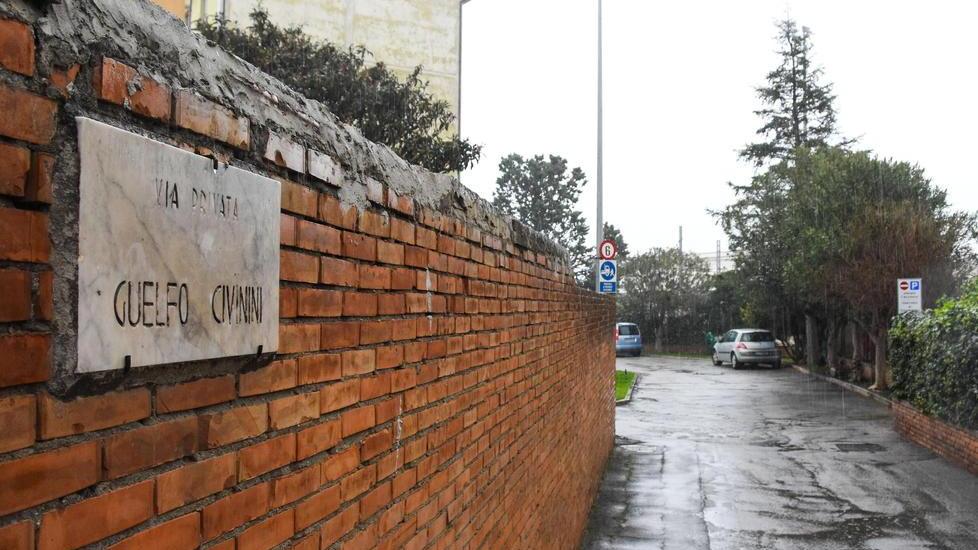 Droga nei cortili e auto rigate a raffica. La rabbia di 33 famiglie: «Fate qualcosa»