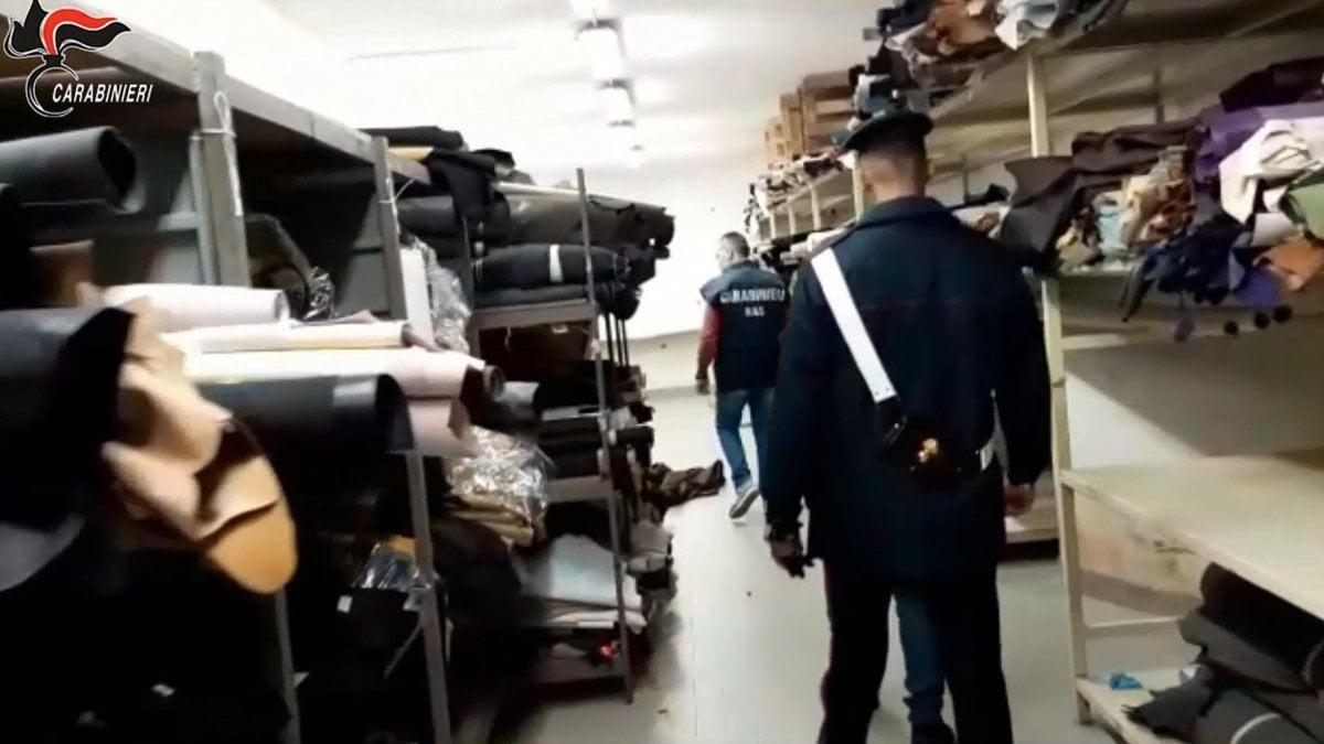 Il controllo dei carabinieri nella fabbrica di via Pistoiese