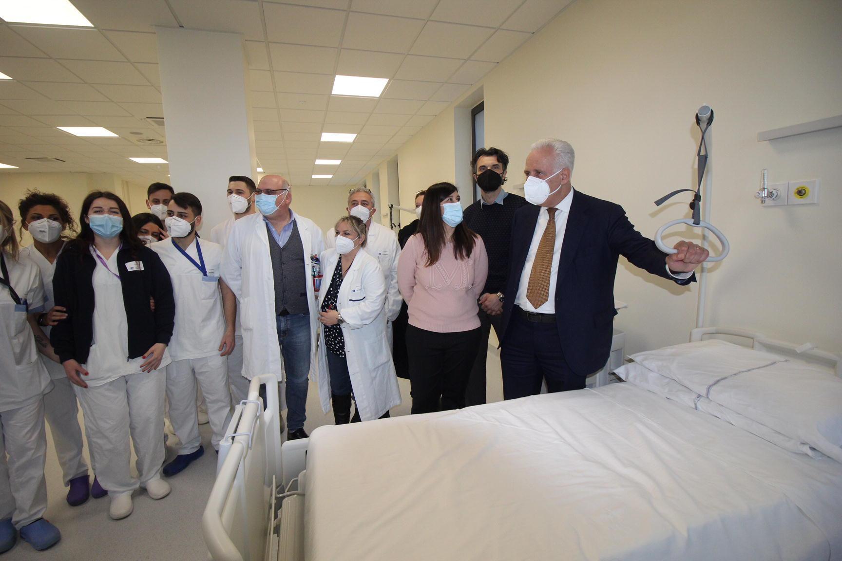 L'inaugurazione della nuova ala Covid dell'ospedale Santo Stefano