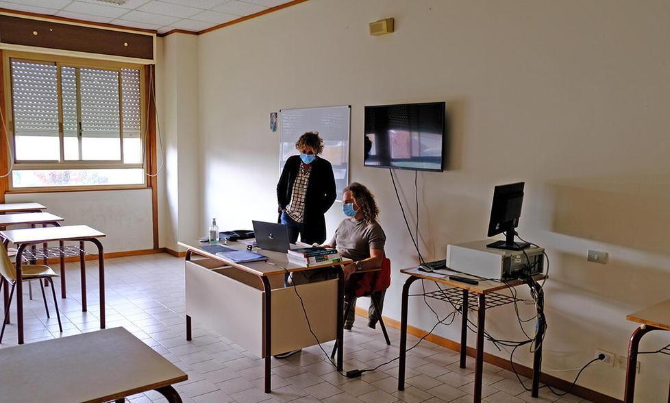 Zona rossa ma scuole semiaperte a Pistoia