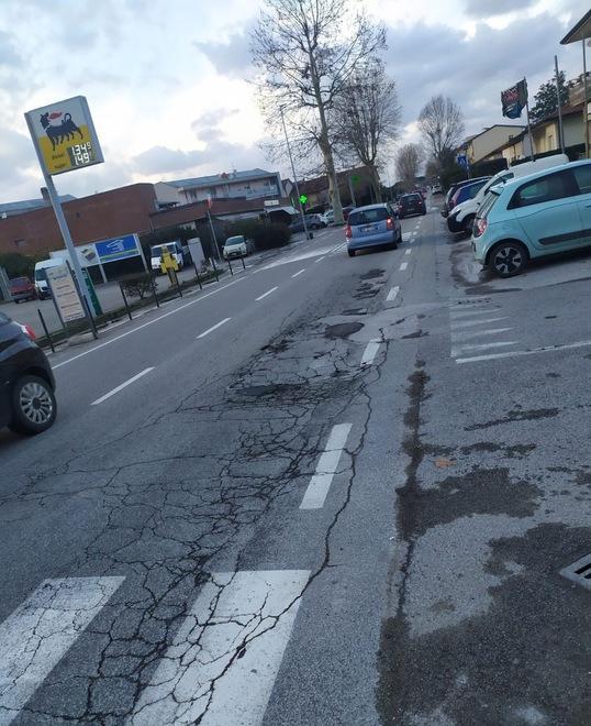 «Via Aurelia colabrodo e senza illuminazione»