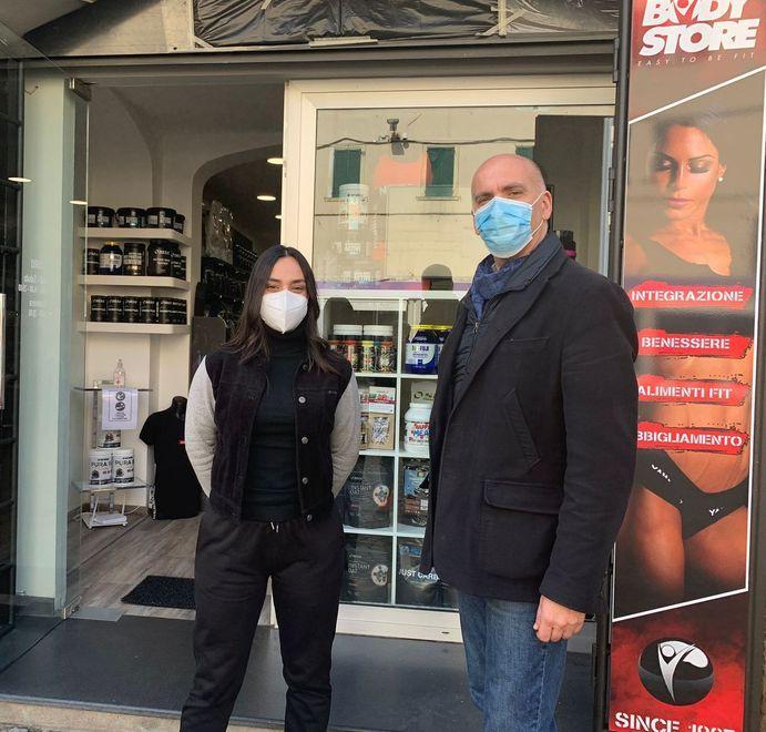 Cattivi odori dalla stalla, la rabbia dei residenti: «Una questione di legalità»