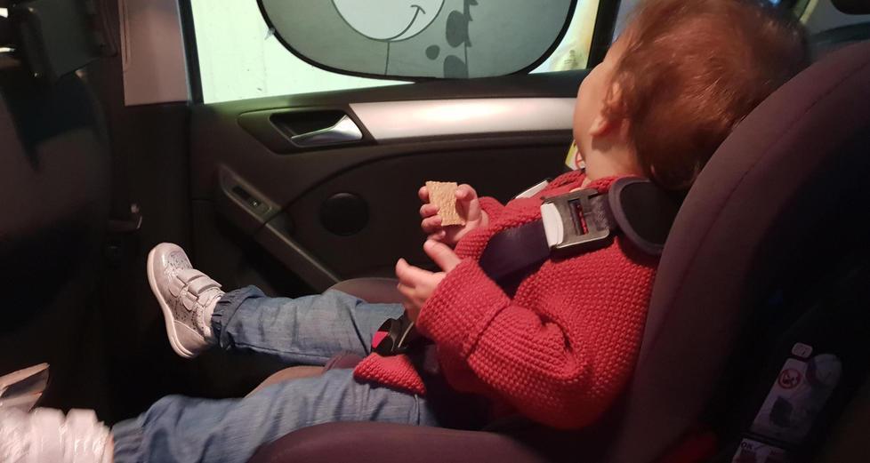 Bimbi in auto senza le cinture Genitori multati vicino alle scuole 