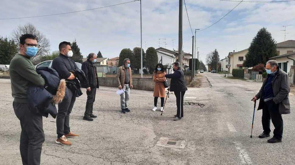 Il Comune prende le vie Tassinari e Casabianca «Ora la manutenzione»