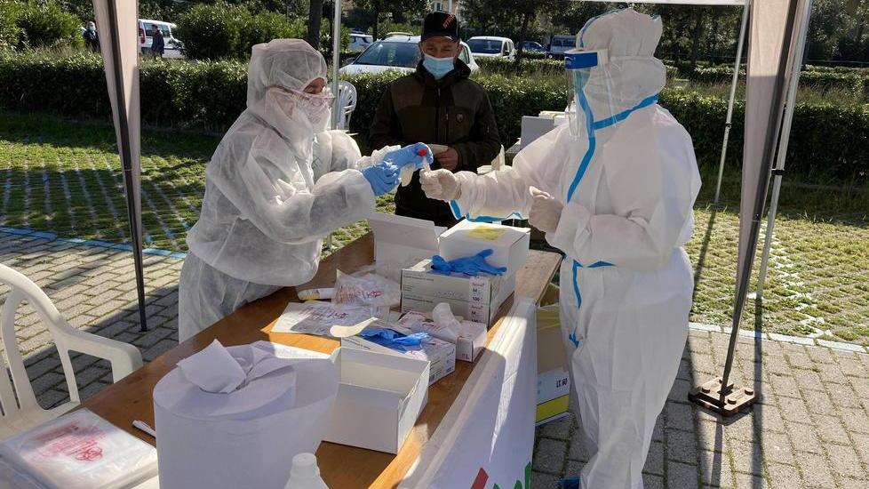 Uno stand dell’operazione regionale Territori sicuri, per la mappatura del contagio, che si è conclusa ieri, sabato 6 marzo, a Marina di Cecina (Foto Falorni/Silvi)
