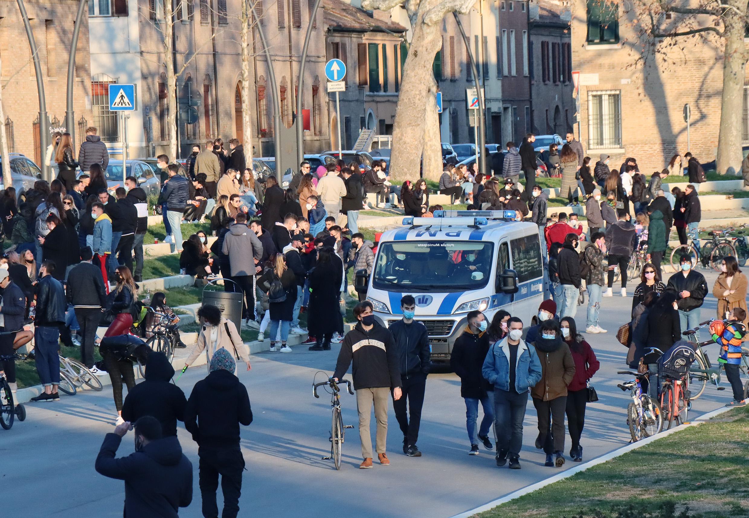 Zona rossa, a Ferrara il rischio c’è ancora: già superato il tasso limite di 250