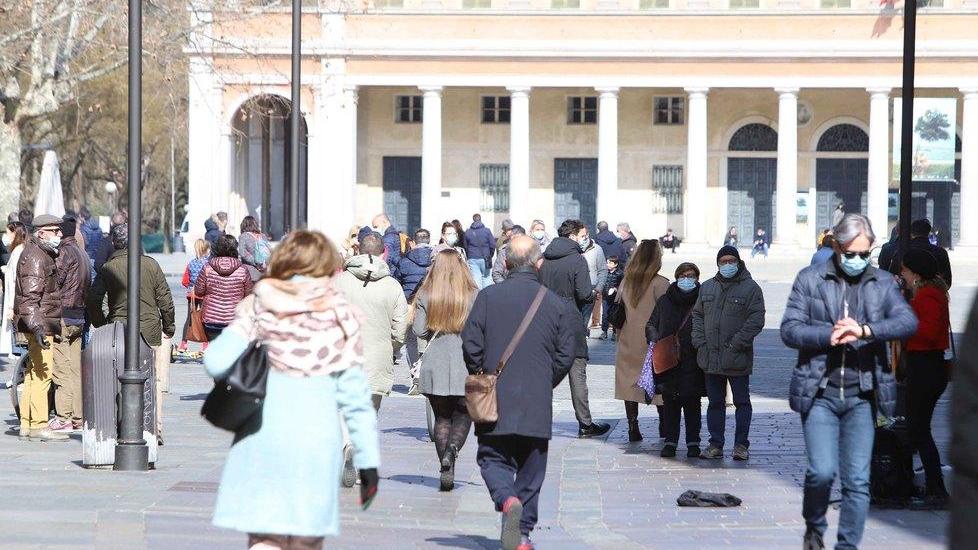 Tutti al parco delle Caprette e in via Emilia: l’arancione scuro non spaventa i reggiani