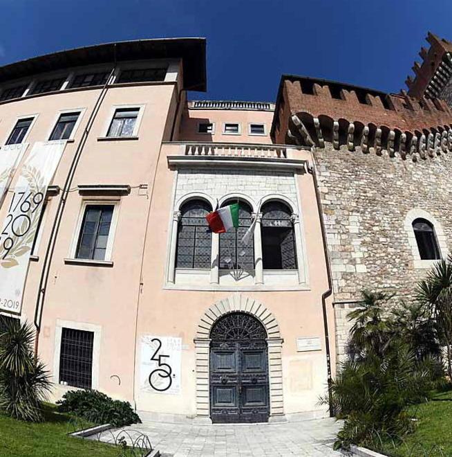 Fratelli d’Italia, dubbi sul bando dell’Accademia per uno psicologo