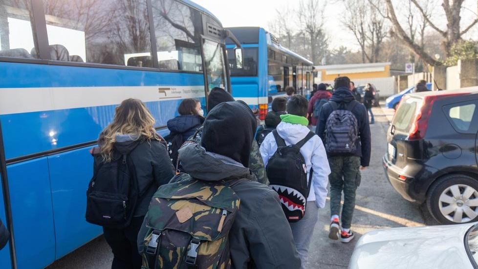 Bus elettrici sulle circolari Metano liquido per studenti