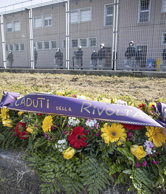 Modena. Un anno dopo la rivolta in carcere.Un cuscino di fiori per i 9 morti e 12 domande 