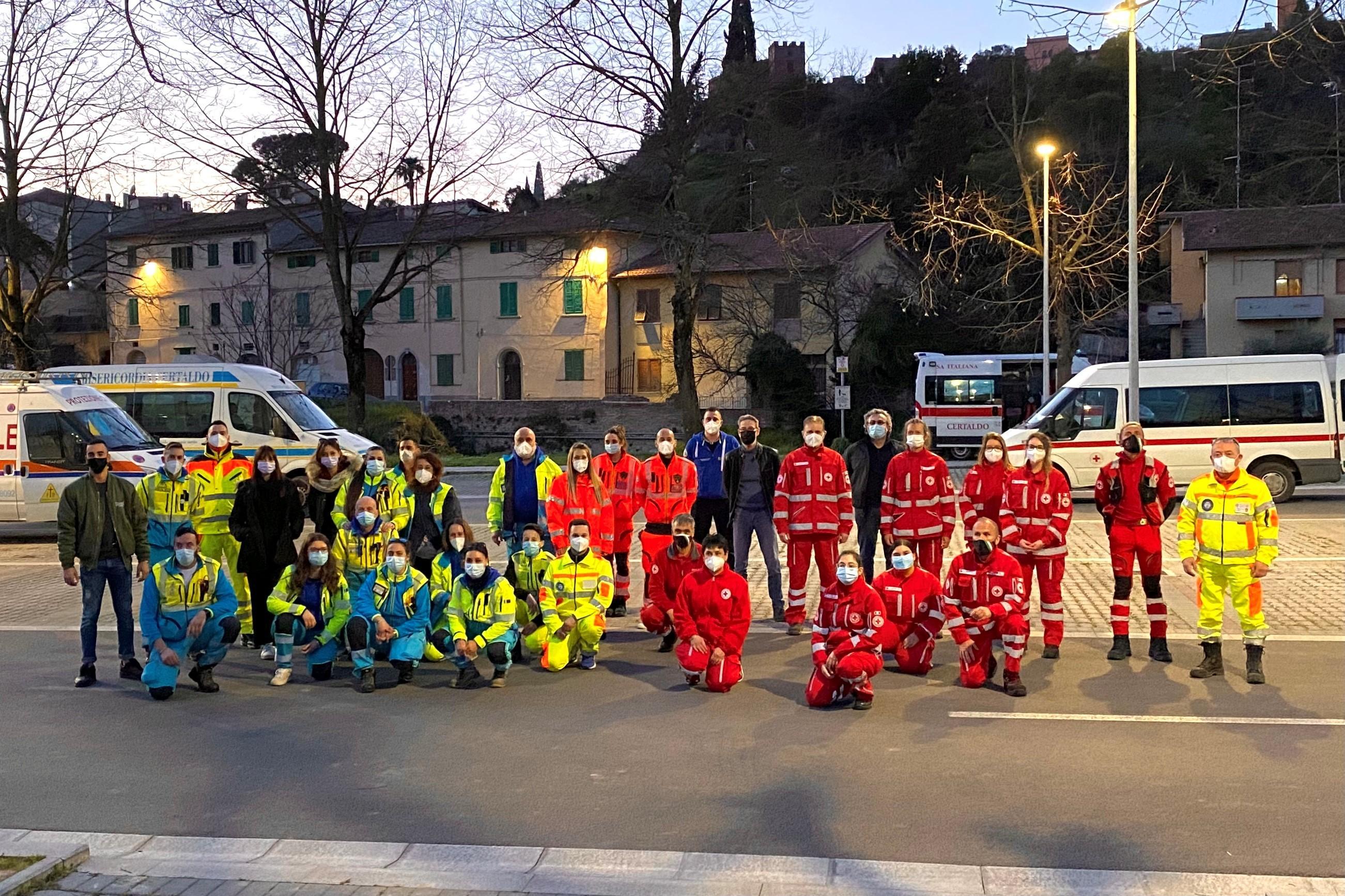 Foto di gruppo dei volontari impegnati per lo screening di massa a Certaldo