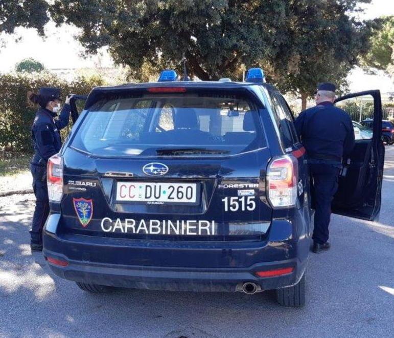 Litiga con la fidanzata e picchia un carabiniere 