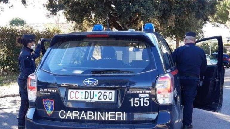 Litiga con la fidanzata e picchia un carabiniere