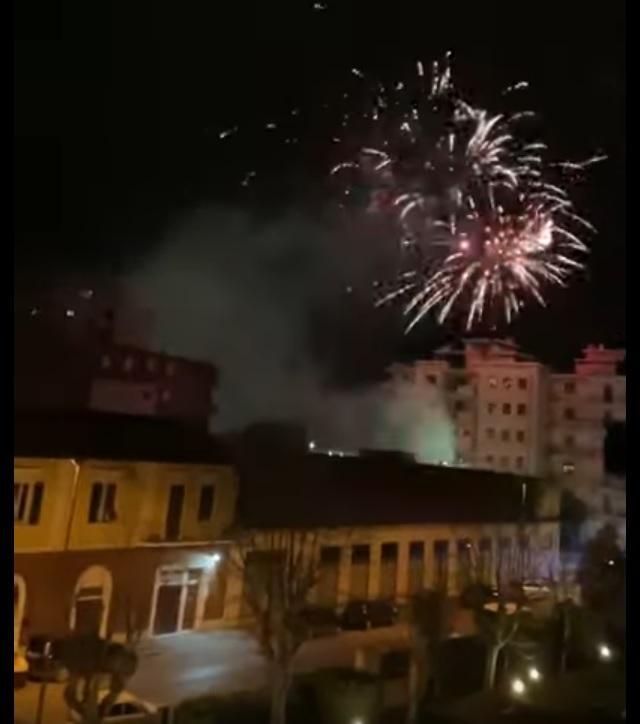 Accende fuochi d'artificio per il compleanno: denunciato - Video