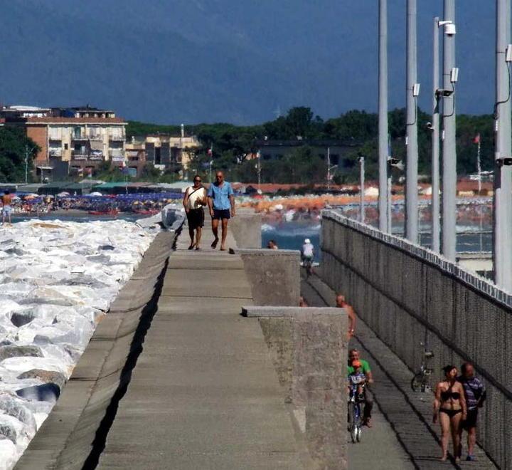 Marina di Carrara, per realizzare la nuova passeggiata del molo la vecchia resterà chiusa un anno e mezzo 