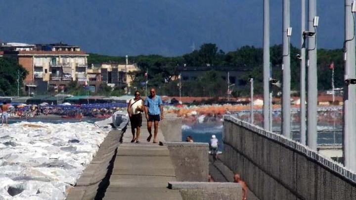 Marina di Carrara, per realizzare la nuova passeggiata del molo la vecchia resterà chiusa un anno e mezzo