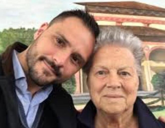 Una bella immagine del sindaco Luca Baroncini con la madre Maria Pieri