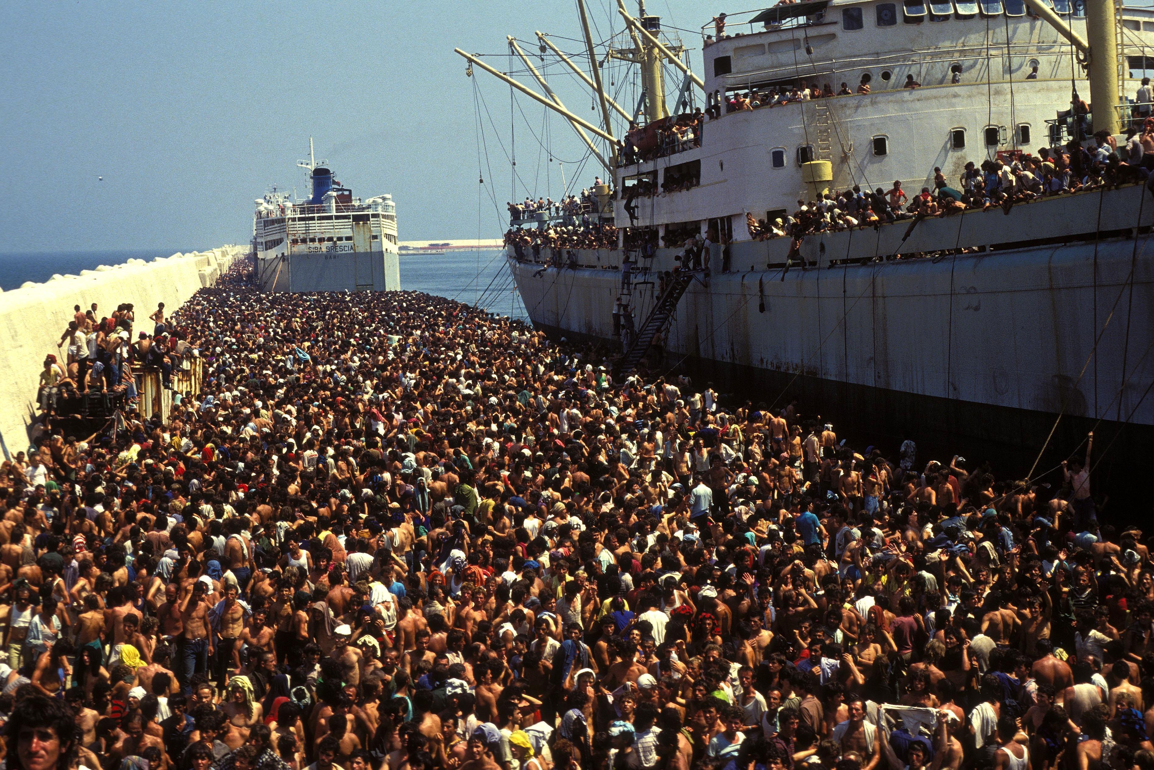 Lo sbarco degli albanesi a Brindisi nel marzo 1991