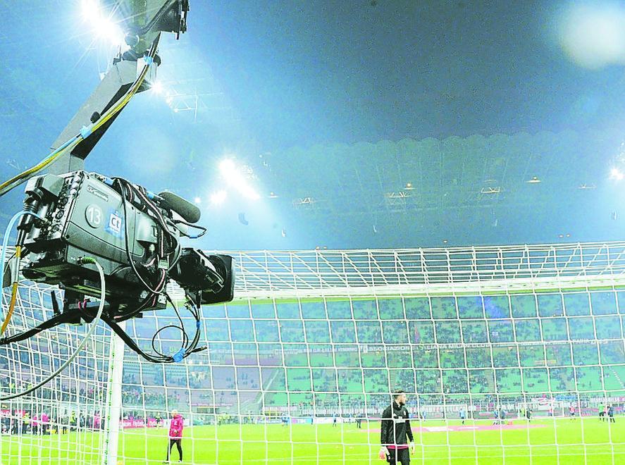 Diritti tv, sette club spingono per l’aggiudicazione 