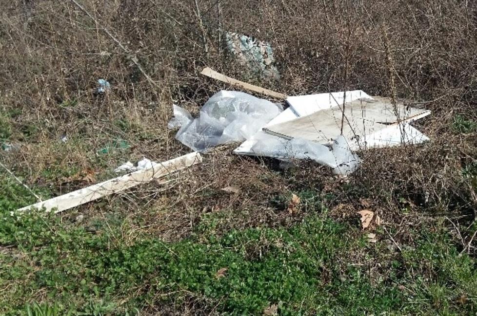 Un’oasi naturale costellata da discariche 