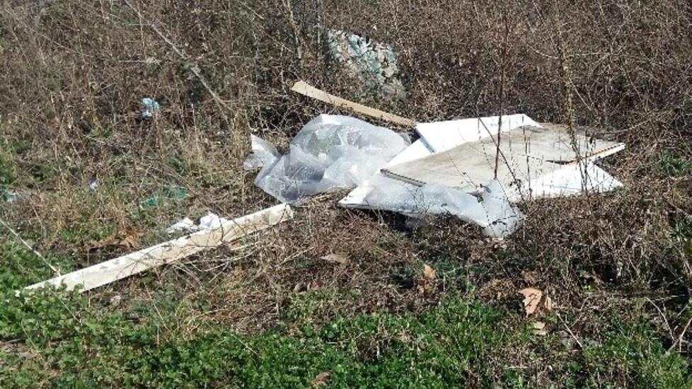 Un’oasi naturale costellata da discariche