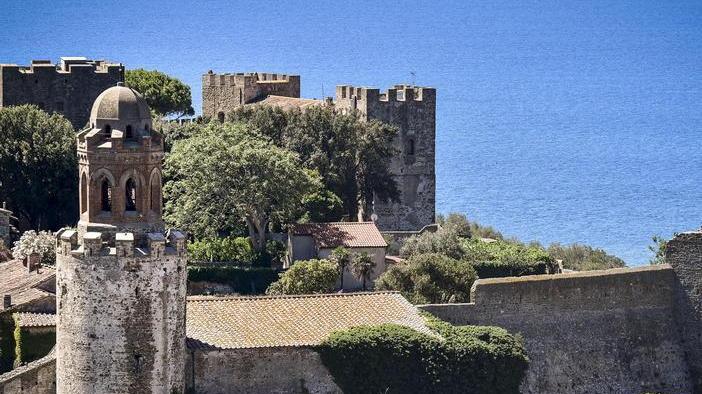 Gli affari si cercano sulla costa Prime richieste per l’estate