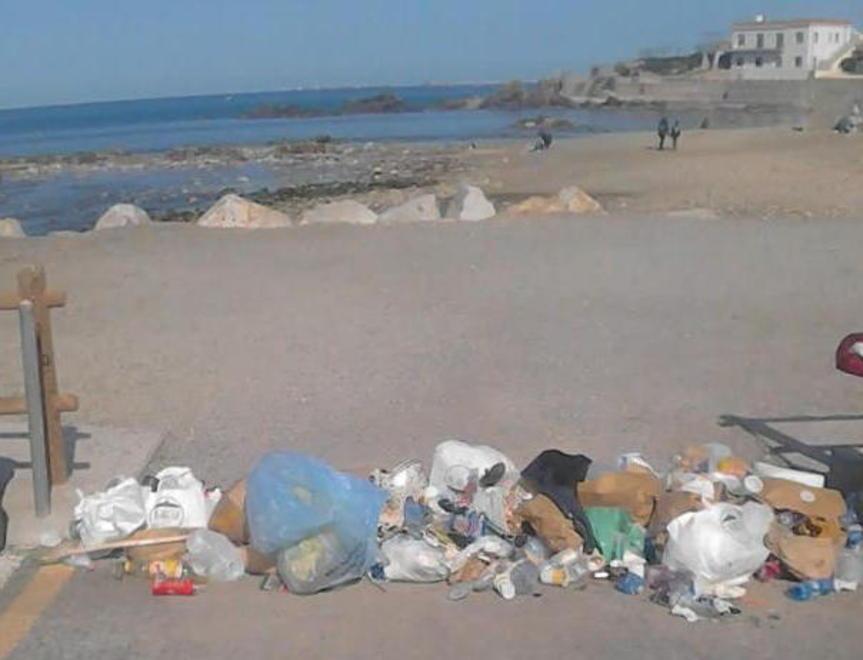 La spiaggia del Sale diventa una discarica e aumentano i controlli