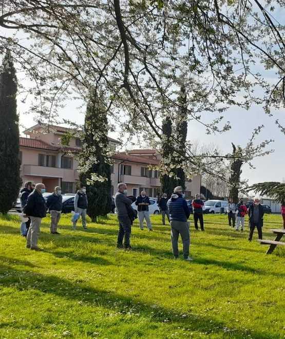 Stalla e puzzi, residenti incalzano il sindaco 