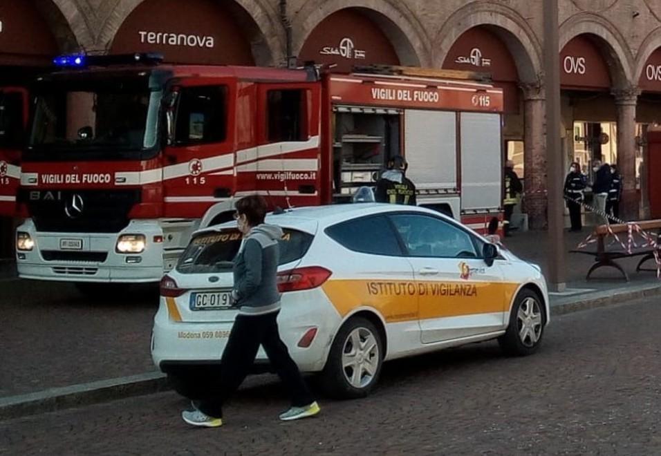 Va in fumo a Carpi la boutique dei reggiani Silvestri e Taddei