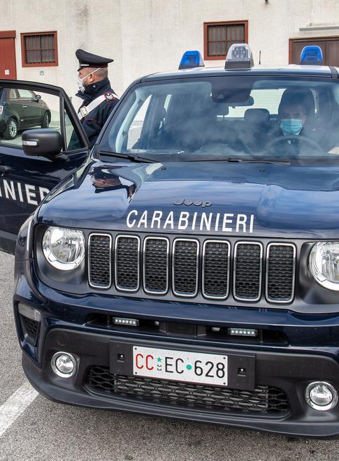 Prendono a noleggio un furgone per andare a rubare. Riconosciuti e denunciati 