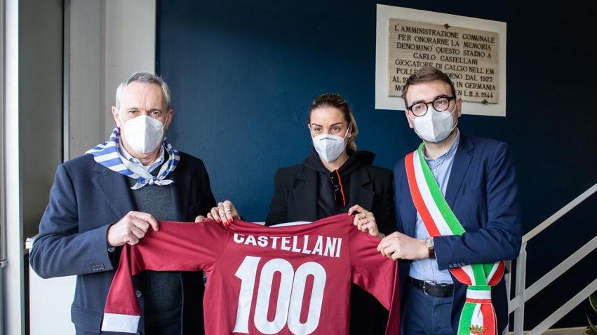 A sinistra il presidente dell’Aned Empolese Valdelsa Roberto Bagnoli insieme alla vicepresidente dell’Empoli Fc Rebecca Corsi e il presidente del consiglio comunale di Empoli Alessio Mantellassi