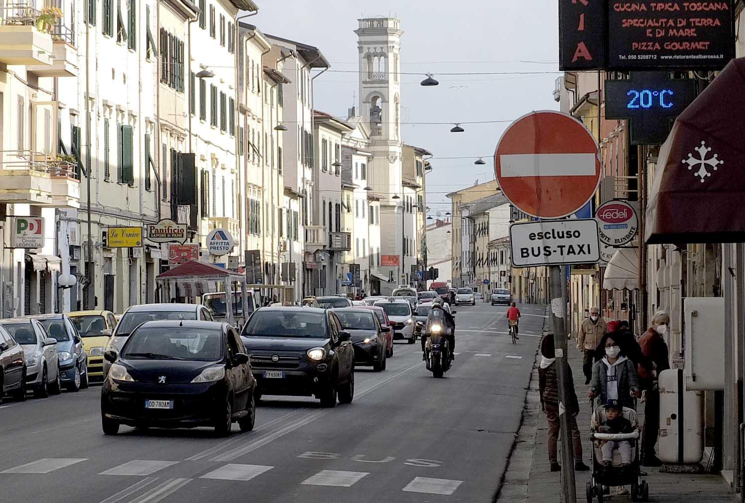Traffico in via Cattaneo