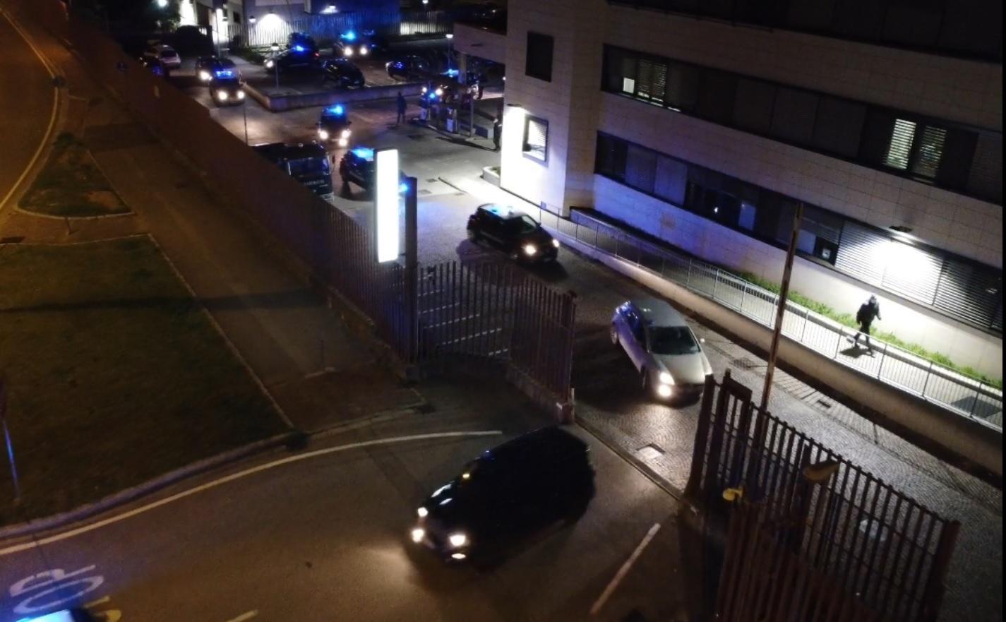 Arresti, perquisizioni e sequestri: sgominata all'alba rete di spacciatori a Quarrata - Video 