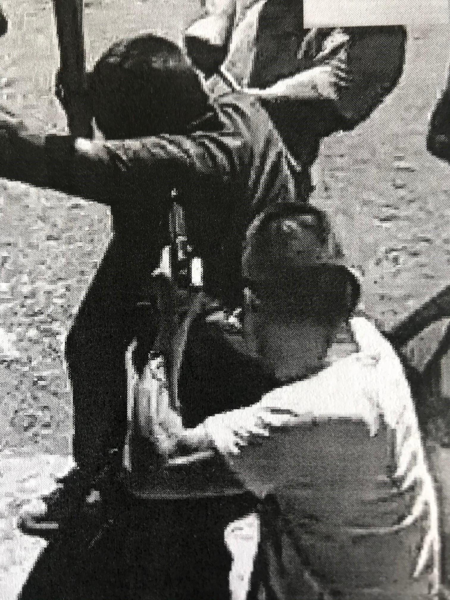 Bao Deping con la pistola durante lo scontro tra bande all'Osmannoro (foto Batavia)