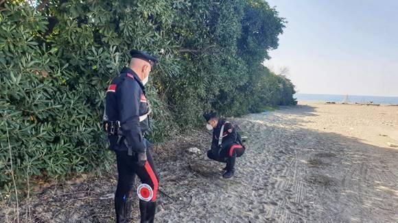 Carrara, lite per una partita di droga: due denunciati