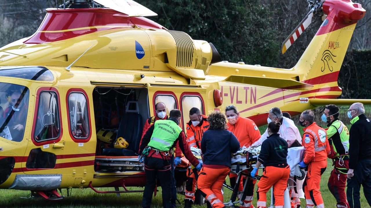 Investita da una fiammata mentre accende il fuoco, grave una ragazza