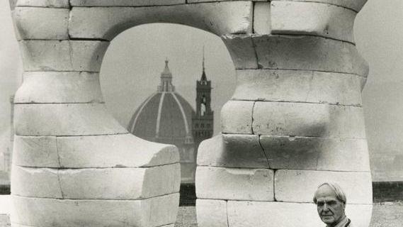 Raccolta di ricordi della mostra di Moore a Forte Belvedere