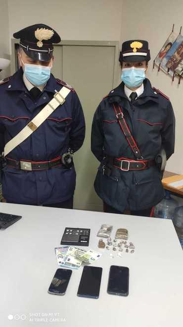 Spacciava in viale Verdi arrestato insieme all’amico 