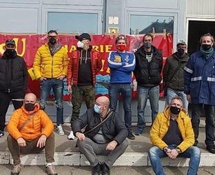 Occupata la portineria di Jsw «Azienda latitante, governo muto» 
