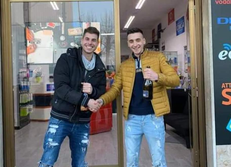 Aprono il negozio e dopo due giorni scatta il lockdown «Ma resistiamo» 